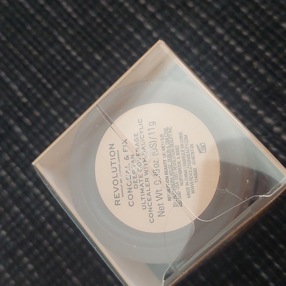 New makeup revolution ultimate coverage concealer Deep Tan - Picture 2 of 3